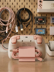8BitDo Ultimate 2C Joystick Standı – 2.4G Adaptör Yuvalı ve Kablo Sabitlemeli Masaüstü Controller Standı