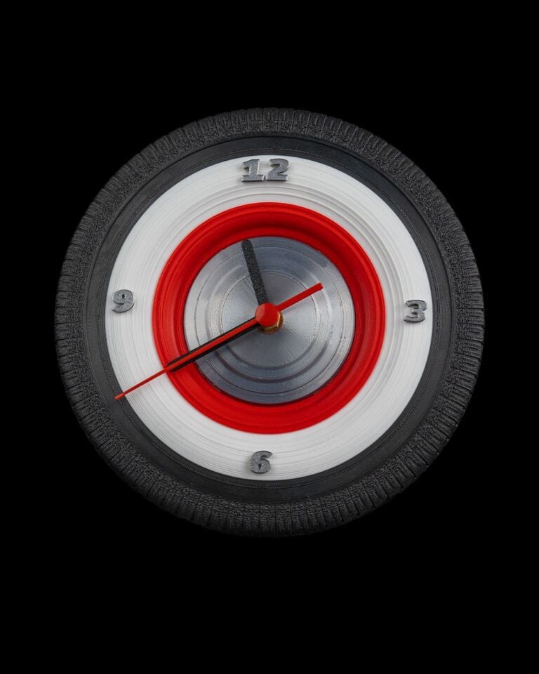 Tire'd of Time Duvar Saati
