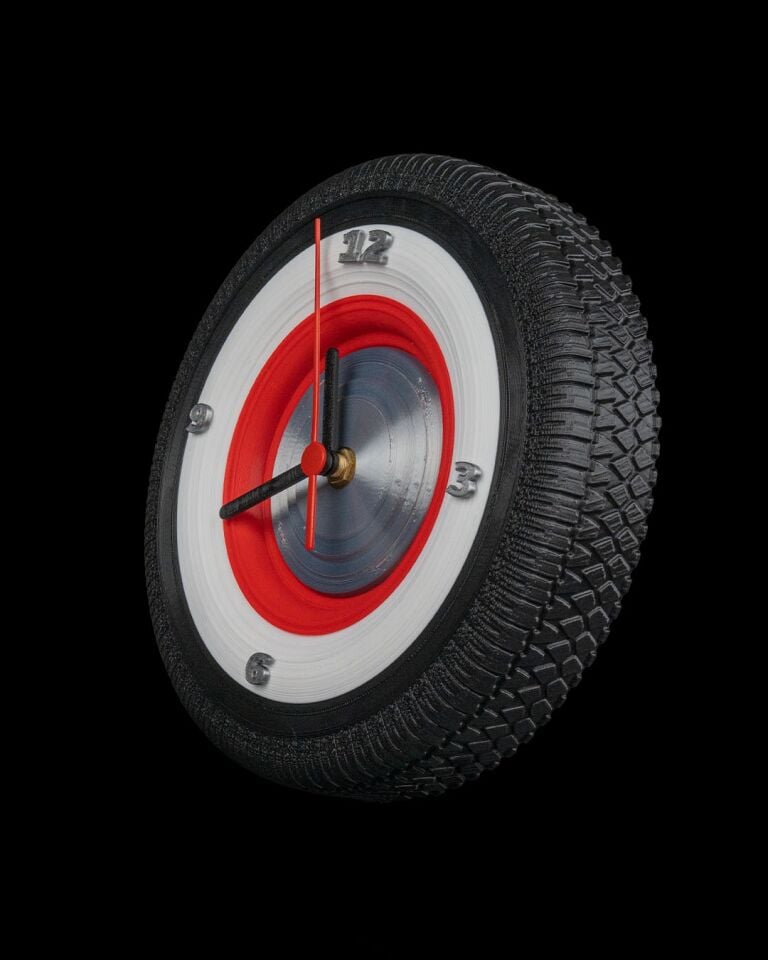 Tire'd of Time Duvar Saati