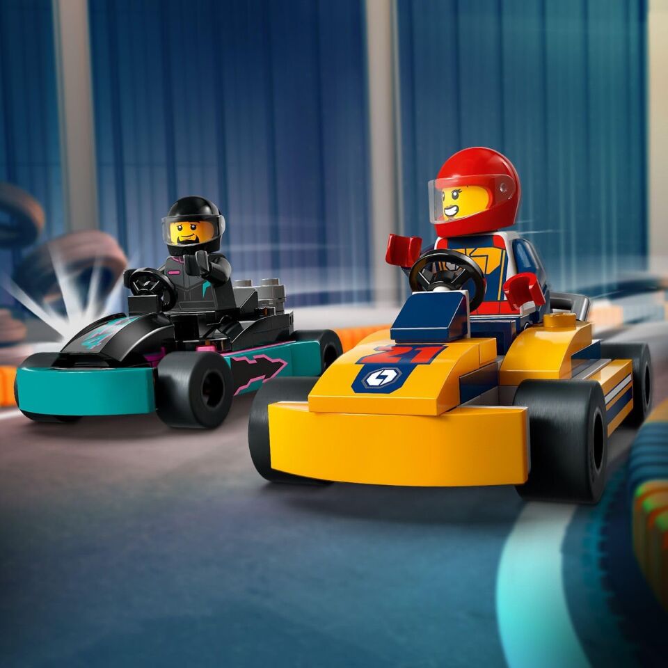 LEGO City Go-Kartlar ve Yarış Sürücüleri 60400-5 Yaş ve Üzeri için Yarışçı Minifigürü İçeren Yaratıcı Oyuncak Yapım Seti (99 Parça)