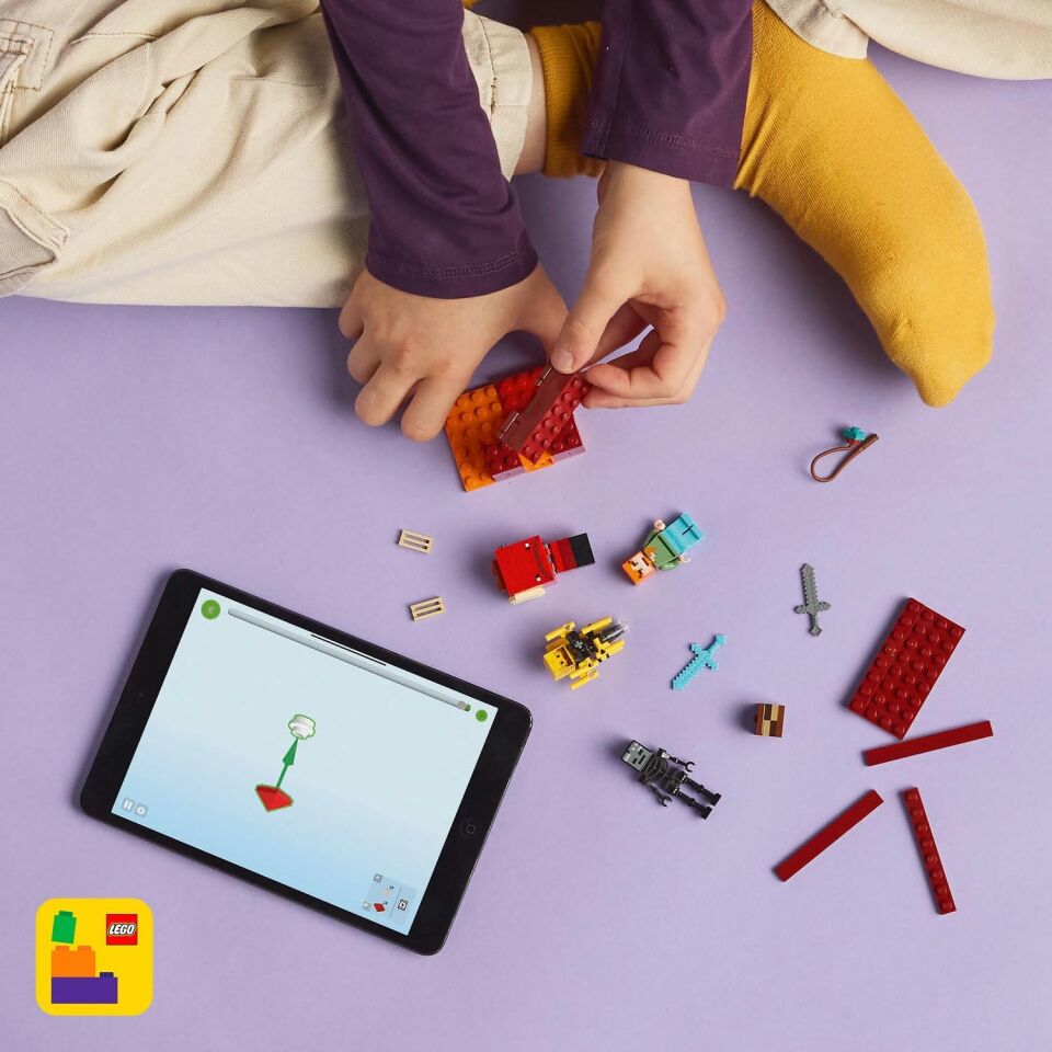 LEGO Minecraft Nether Lav Savaşı 21266 – Çocuklar için Alex Figürü, Yaratıklar, Wither Skeleton, Kılıç ve Döndürülen Blaze İçeren Yapım Seti, 6 Yaş ve Üzeri Kız ve Erkekler için Doğum Günü Hediyesi