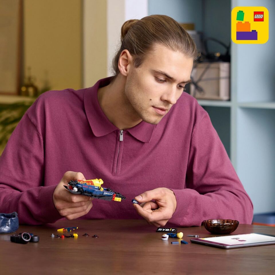 LEGO Speed Champions Oracle Red Bull Racing RB20 F1 Yarış Arabası 77243 – Yetişkinler için Koleksiyonluk Sürücü Minifigürü ve Orijinal Detaylar İçeren Koleksiyonluk Model Yapım Seti (251 Parça)