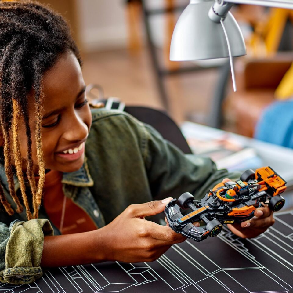 LEGO Speed Champions 2023 McLaren Formula 1 Yarış Arabası Set 76919 – 9 Yaş ve Üzeri Kız ve Erkek Çocukları için Koleksiyonluk Oyuncak Model Yapım Seti, Çocuk Doğum Günü Hediyesi Fikri (245 Parça)